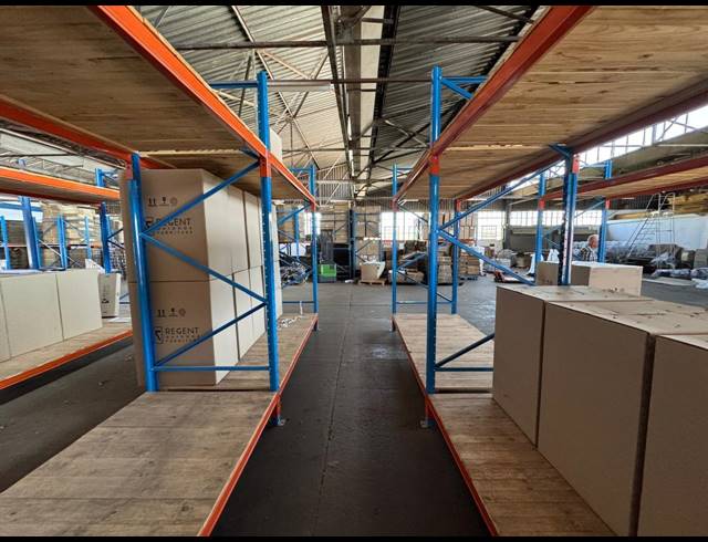 1,100M² WAREHOUSE FOR SALE IN NEWLANDS
